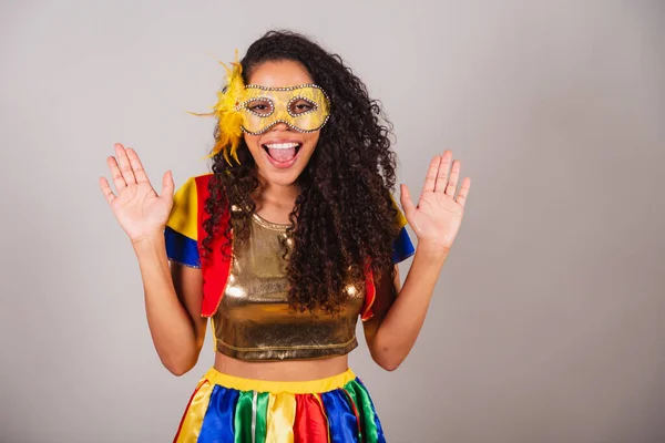 stock image Beautiful black Brazilian woman, with frevo clothes, carnival. Using mask, inviting, wow, amazing.