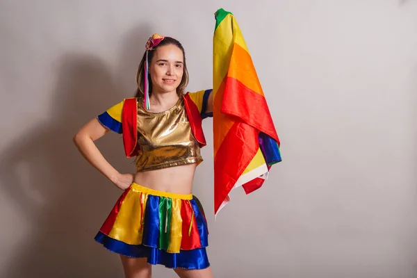 Schöne Kaukasische Brasilianerin Frevo Karnevalskleidung Mit Frevo Sonnenschirm Mit Lgbt — Stockfoto