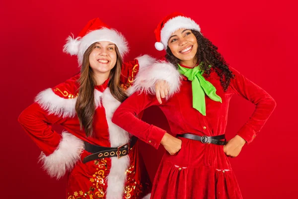 Два Бразильські Друзі Одягнені Різдвяний Одяг Санта Клаус — стокове фото