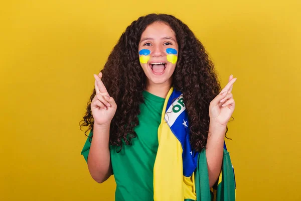 Brazilian Caucasian Football Fan Girl Fingers Crossed Cheering Wishing Hopeful — Stock Photo, Image