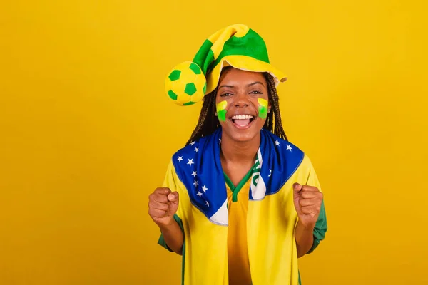 Mulher Negra Jovem Futebol Brasileiro Celebrando Vestido Bandeira Chapéu — Fotografia de Stock