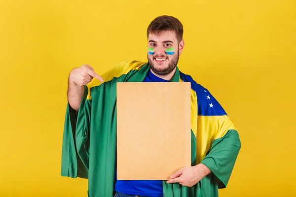 Бразилець Фанат Футболу Бразилії Має Знак Оголошення Повідомлення Інформацію — стокове фото