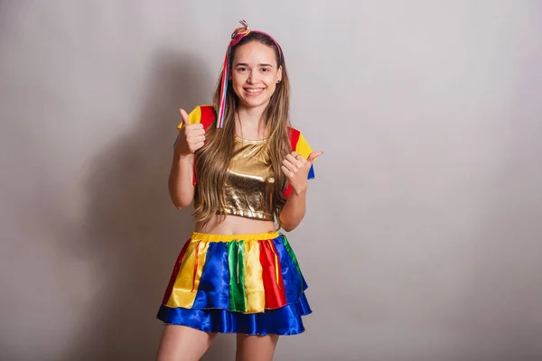 Schöne Brasilianerin Kaukasische Trägt Frevo Kleidung Wie Positive — Stockfoto