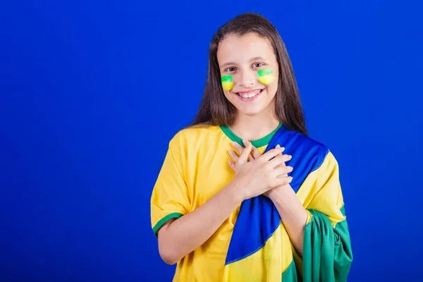 Mladá Dívka Fotbalový Fanoušek Brazílie Oblečený Vlajce Zpívající Národní Hymnu — Stock fotografie
