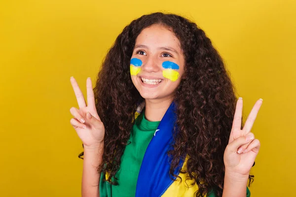 Brasileña Chica Caucásica Fanática Del Fútbol Foto Cerca Expresión Paz —  Fotos de Stock