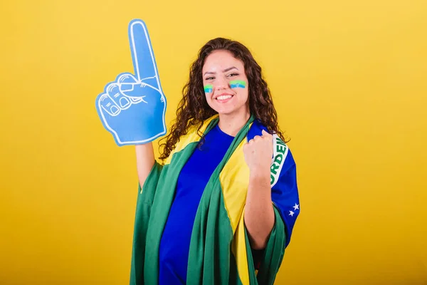 Γυναίκα Οπαδός Του Ποδοσφαίρου Θαυμάστρια Της Βραζιλίας Χαρούμενη Και Χαμογελαστή — Φωτογραφία Αρχείου