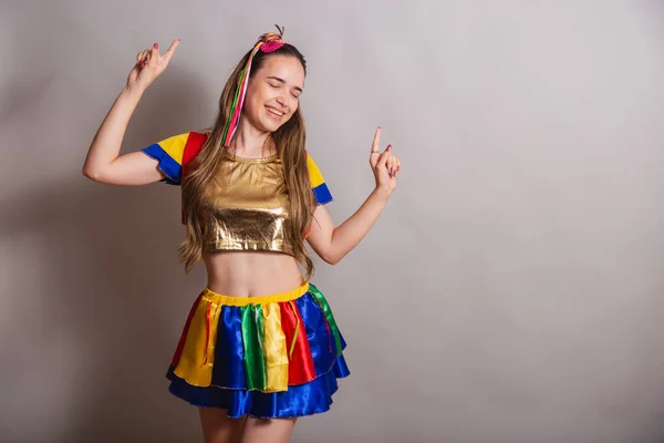 Schöne Kaukasische Brasilianerin Trägt Frevo Kleidung Tanzt Feiert — Stockfoto