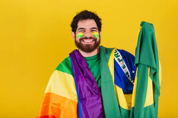 ブラジル出身の髭を生やした白人ブラジル人サッカーファン — ストック写真