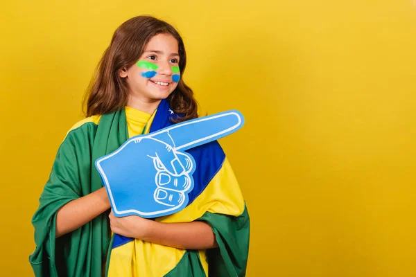Fan Football Enfant Caucasien Brésilien Pointant Vers Côté Publicité Promotion — Photo
