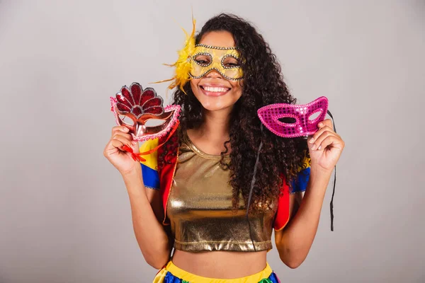Mooie Zwarte Braziliaanse Vrouw Met Frevo Kleding Carnaval Een Masker — Stockfoto