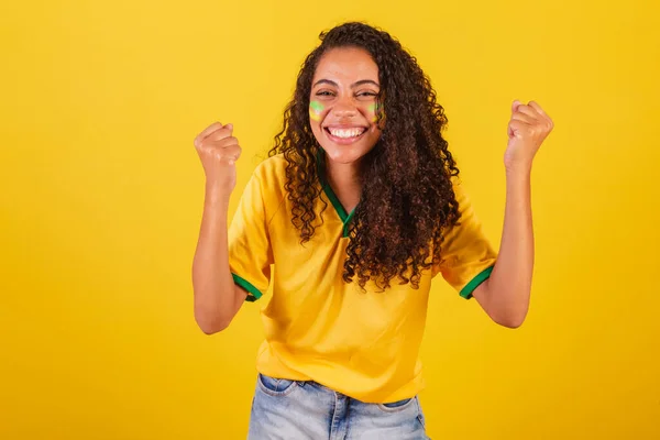 Jovem Negra Brasileira Futebol Celebrando Celebrando — Fotografia de Stock