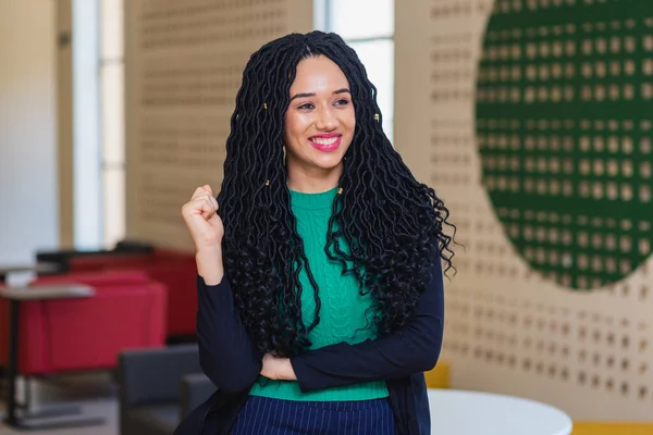 Jonge Zwarte Vrouw Braziliaans Ondernemer Zakenvrouw — Stockfoto