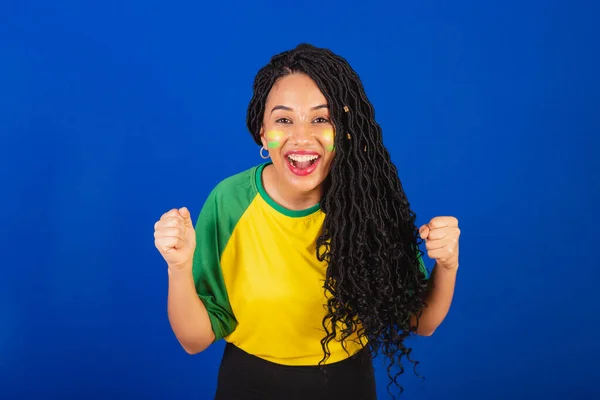 Jonge Zwarte Braziliaanse Vrouw Voetbalfan Feesten Feesten Viering Punt Overwinning — Stockfoto