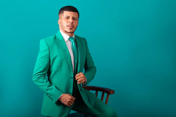Brazilian Black Man Dressed Suit Green Tie Businessman Posing Wooden — Stock Photo, Image