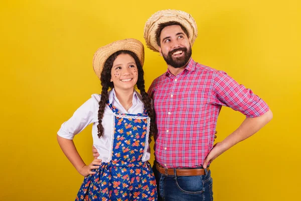 Vater Und Tochter Tragen Typische Kleidung Für Die Festa Junina — Stockfoto