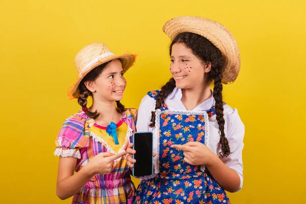 Sisters Friends Wearing Typical Clothes Festa Junina Holding Cellphone Presenting — Stock Photo, Image