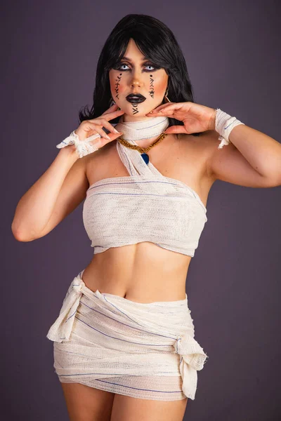 Halloween Rehearsal White Woman Wearing Mummy Costume Vertical Portrait Half — Stock Photo, Image