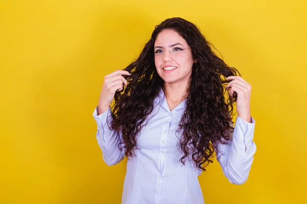 Podnikavá Žena Podnikatelka Pohrává Vlasy — Stock fotografie