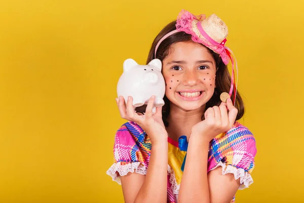 Brasilianisch Kaukasisch Kind Festa Junina Kleidung Nahaufnahme Foto Finanzen Sparschwein — Stockfoto