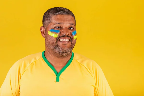 Brasilianischer Schwarzer Fußballfan Aus Brasilien Nahaufnahme Foto Lächeln Zähne Ausdruck — Stockfoto