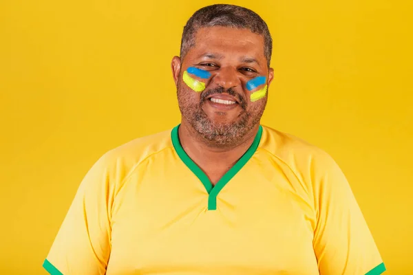 Braziliaanse Zwarte Man Voetbalfan Uit Brazilië Close Foto Glimlachen Tanden — Stockfoto