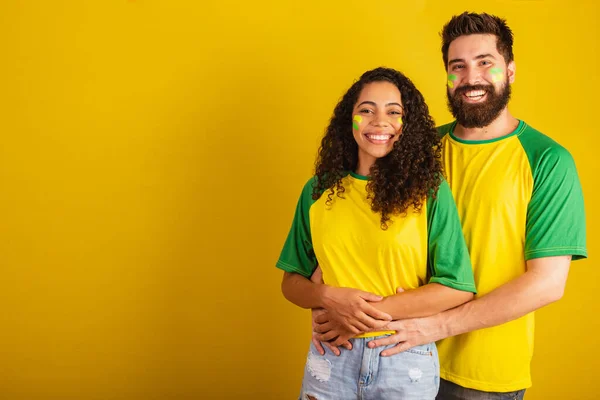 Casal Torcedores Futebol Brasil Vestidos Com Cores Nação Mulher Negra — Fotografia de Stock