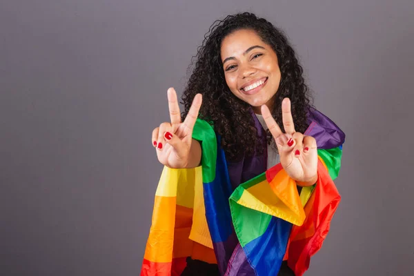 Genç Brezilyalı Siyahi Kadın Barış Sevgi Işareti Lgbt Bayrağı Çeşitliliği — Stok fotoğraf