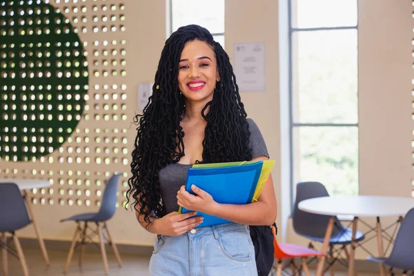 Jonge Zwarte Vrouw Braziliaans Universiteit Student College Hal Klaar Gaan — Stockfoto