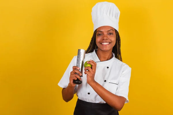 Genç Afro Brezilyalı Kadın Aşçı Limon Rende Yemek Pişirmek Için — Stok fotoğraf