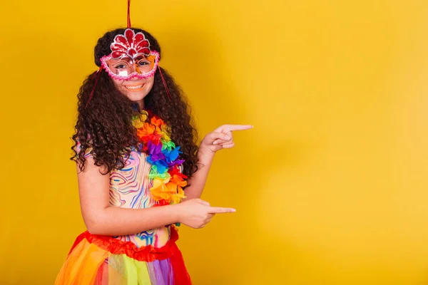 Caucasian Brazilian Girl Dressed Carnival Welcome Pointing Side Negative Space — Stock Photo, Image
