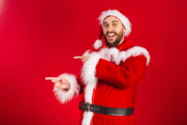 Brazilian Man Dressed Santa Claus Clothes Presenting Product Text Left — Stock Photo, Image