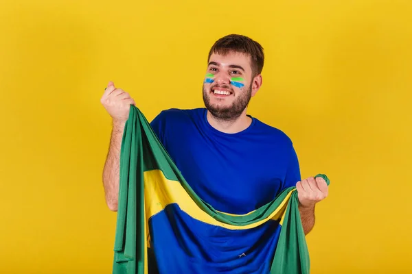 Βραζιλιάνος Καυκάσιος Οπαδός Του Ποδοσφαίρου Από Βραζιλία Ζητωκραυγάζει Από Χαρά — Φωτογραφία Αρχείου