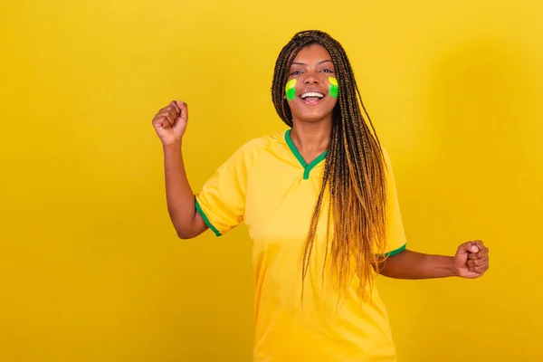 Чорна Жінка Молода Бразильська Футбольна Фанатка Веселий Вечірки Футбольний Бразилія — стокове фото