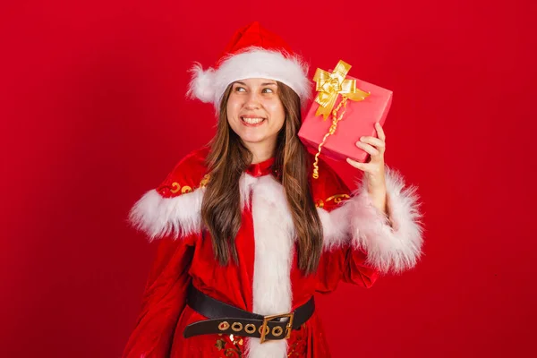 Caucásica Brasileña Vestida Navidad Santa Claus Duda Sobre Regalo Rojo —  Fotos de Stock