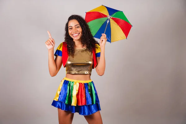 Vacker Svart Brasiliansk Kvinna Med Frevo Outfit Och Paraply Karneval — Stockfoto