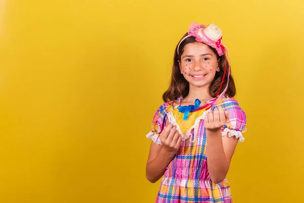 Brasilianisches Kind Kaukasische Juni Party Klamotten Die Mit Den Händen — Stockfoto