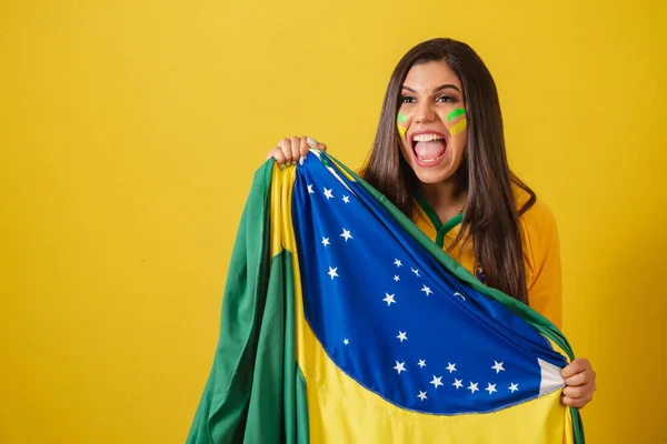 브라질의 지지자 2022 선수권 깃발을 외치며 응원하고 파티를 축하하고 — 스톡 사진