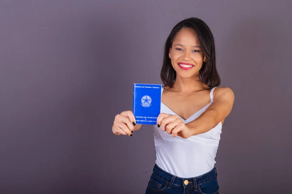 Jovem Mulher Adulta Nordeste Brasil Titular Cartão Trabalho Segurança Social — Fotografia de Stock