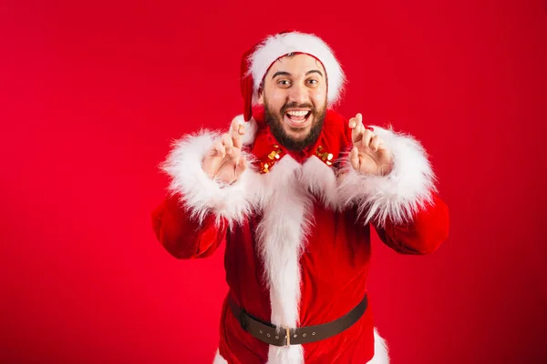 Brazilský Muž Oblečený Santa Claus Oblečení Znamení Štěstí Přání Palce — Stock fotografie