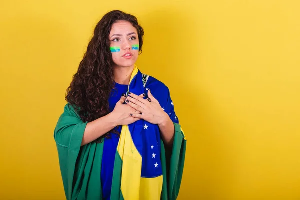 Fußballfan Brasilien Fan Fan Singt Die Nationalhymne Hand Auf Brust — Stockfoto