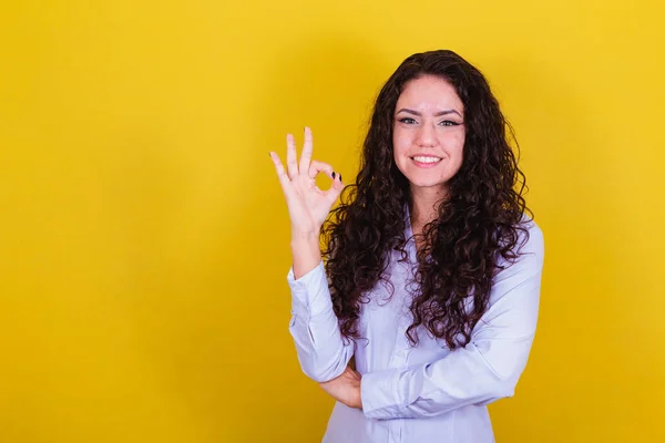 Mujer Emprendedora Mujer Negocios Buen Signo Con Los Dedos Aprobado —  Fotos de Stock