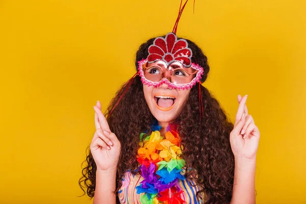Kaukasisch Braziliaans Meisje Gekleed Voor Carnaval Duimen Wensen Hopen Hoopvol — Stockfoto
