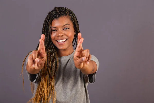 Jonge Afrikaanse Vrouw Handen Vooraan Vingers Gekruist Wens Voor Geluk — Stockfoto