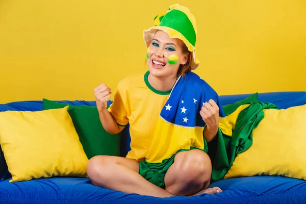 Caucasian Woman Redhead Brazilian Soccer Fan Brazilian Couch Screaming Goal — Stock Photo, Image