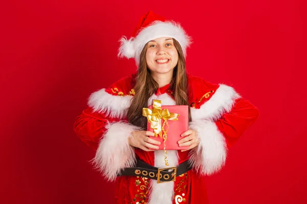 Caucásica Brasileña Vestida Navidad Santa Claus Tenencia Regalo Rojo —  Fotos de Stock