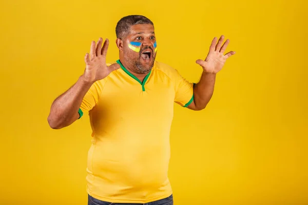 Brazilian Black Man Soccer Fan Brazil Surprised Wow Incredible Unbelievable — Stock Photo, Image