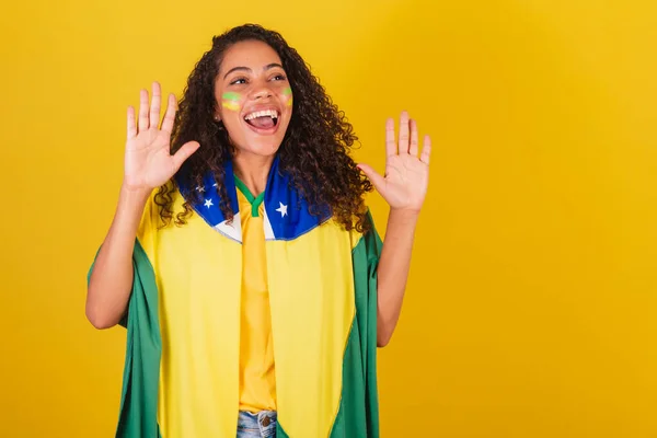 Young Black Brazilian Woman Soccer Fan Surprise Wow Amazing — Stock Photo, Image