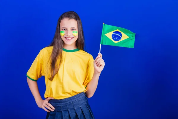 Jovencita Fanática Del Fútbol Brasil Sosteniendo Bandera Brasil — Foto de Stock
