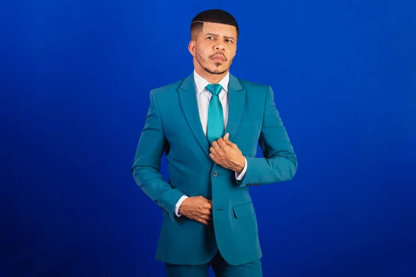 Homme Noir Brésilien Vêtu Costume Cravate Bleue Homme Affaires Fixer — Photo