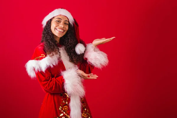 Hermosa Mujer Negra Brasileña Vestida Como Santa Claus Ropa Navidad — Foto de Stock